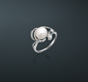 Серебряное кольцо с жемчугом к-211011: белый пресноводный жемчуг, серебро 925°